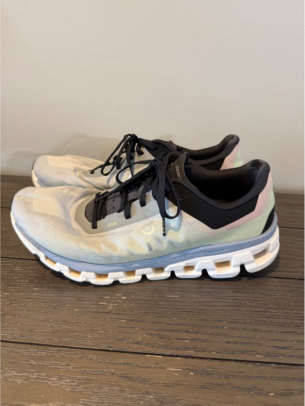 On Cloudflow Running Shoes Men’s 10.5